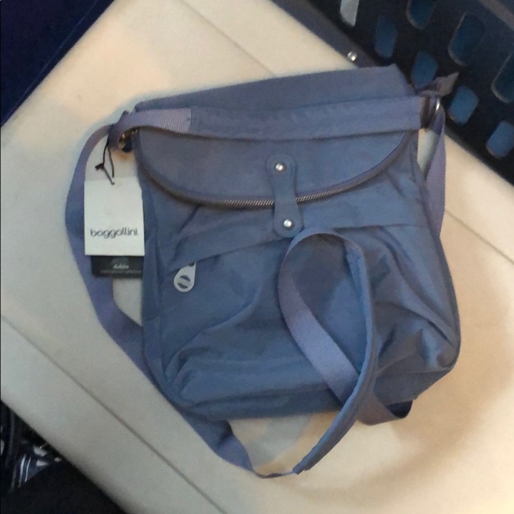 Baggallini crossbody travel bag